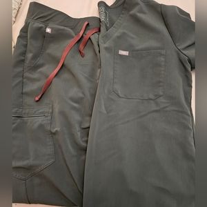 Womens FIGS scrub set, size Large, Moss color